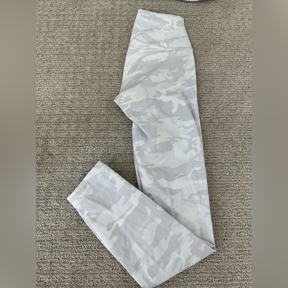 SOLD lululemon wunder under leggings size 4